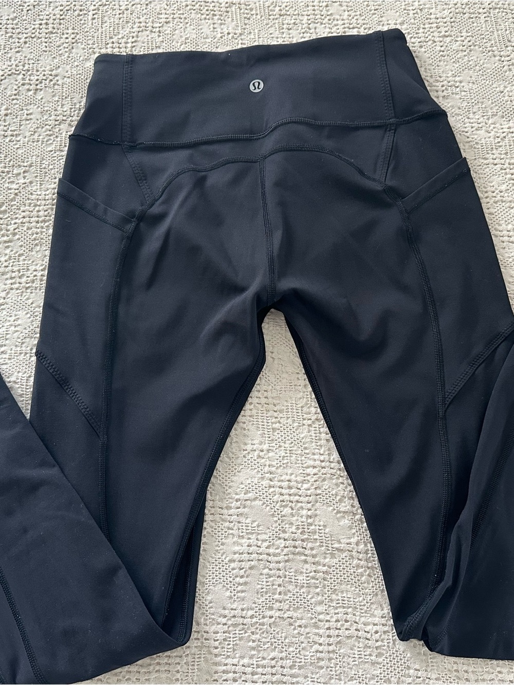 lululemon black seamless leggings with reflective logo